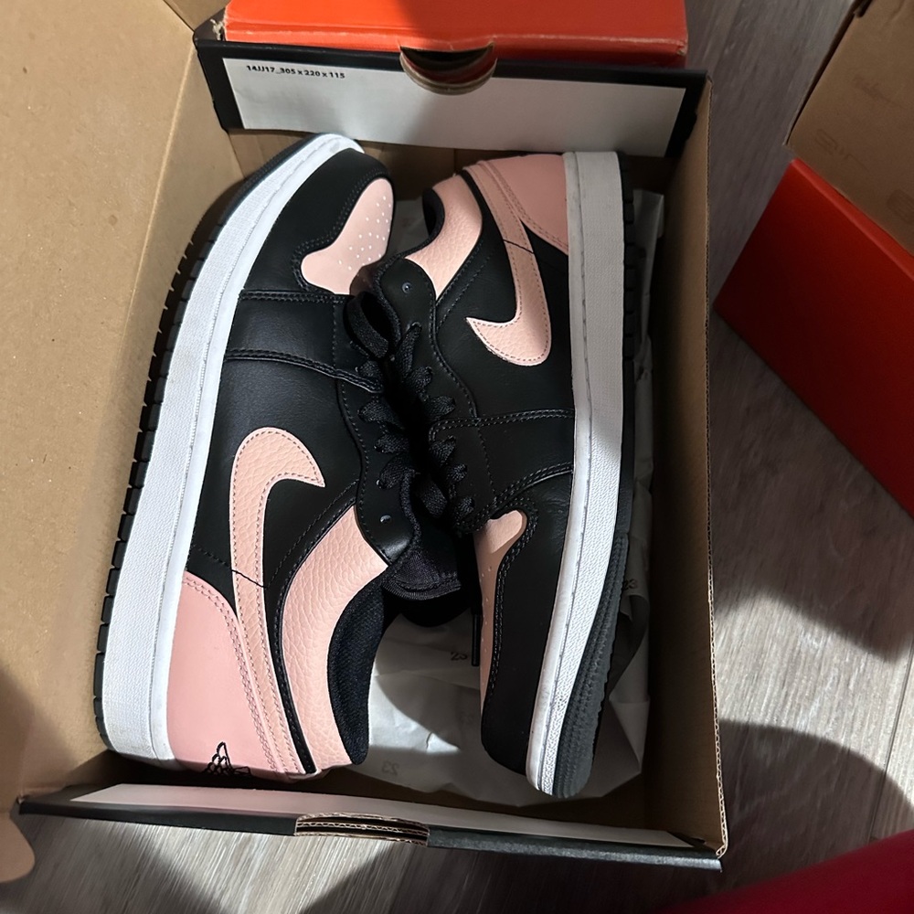 Jordan 1 Low “ CRIMSON “